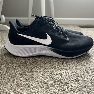 Nike Men's Black and White Athletic Shoes